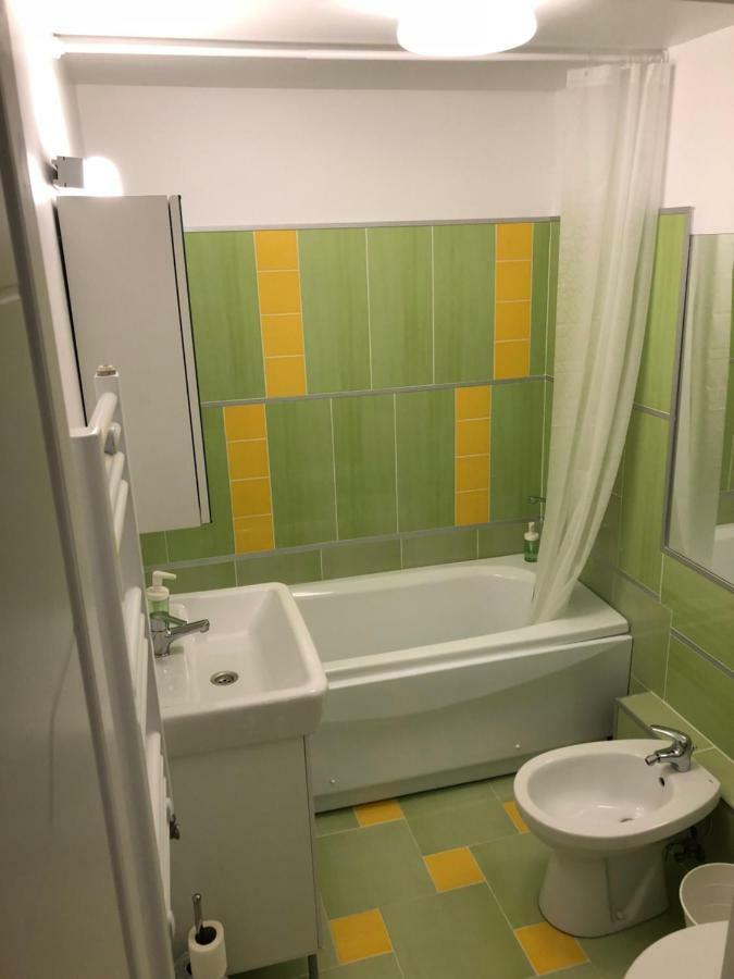 Green Apartment 6 Bucarest Esterno foto