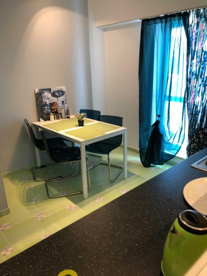Green Apartment 6 Bucarest Esterno foto