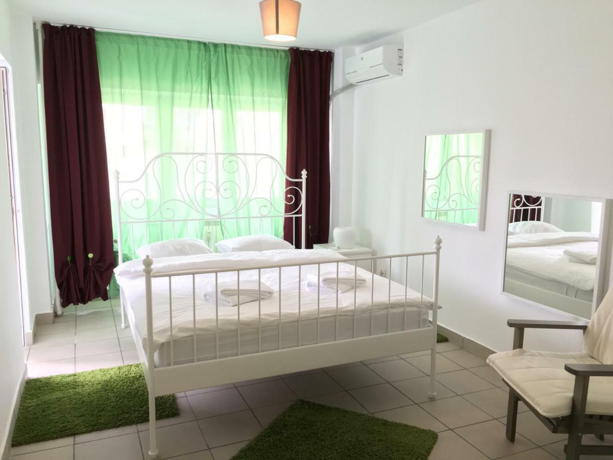 Green Apartment 6 Bucarest Esterno foto